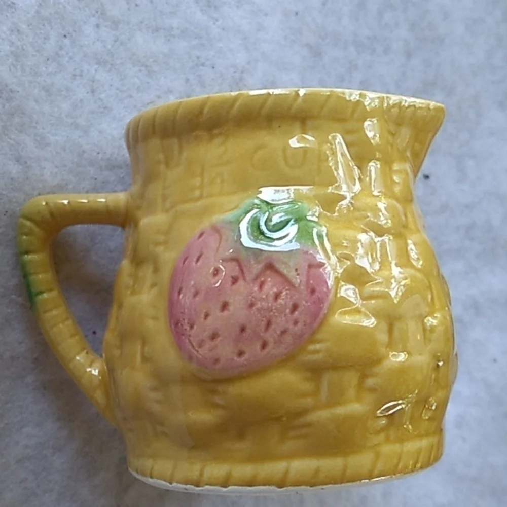 Yellow strawberry 🍓 weaved basket measuring cups